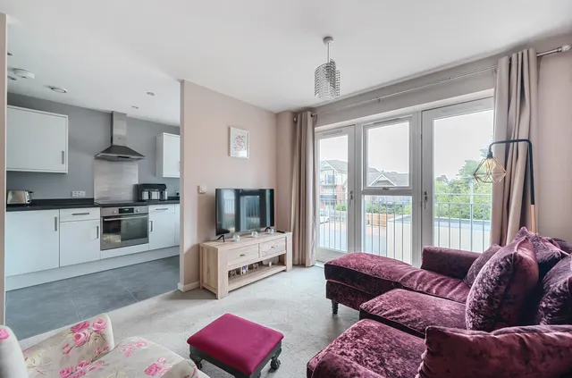 Photo 3 — London Road, Binfield, Bracknell, Berkshire, RG42 4FA