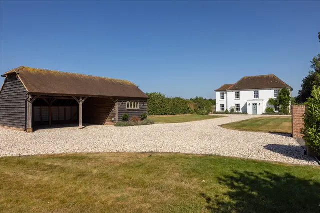 A Georgian Country House in the South Downs, 2.7 Acres, photo 1