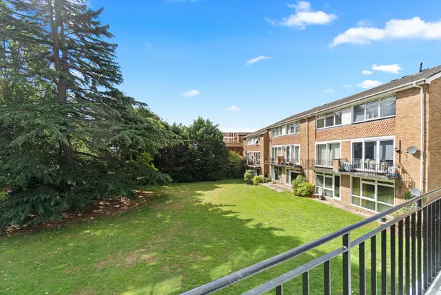 Park Hill, London, W5, photo 2