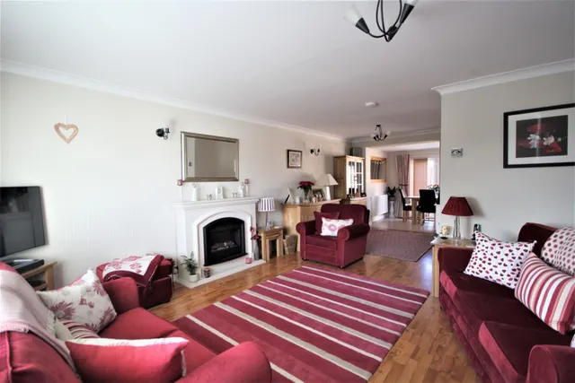 Hithermoor Road, Staines-upon-Thames, photo 2