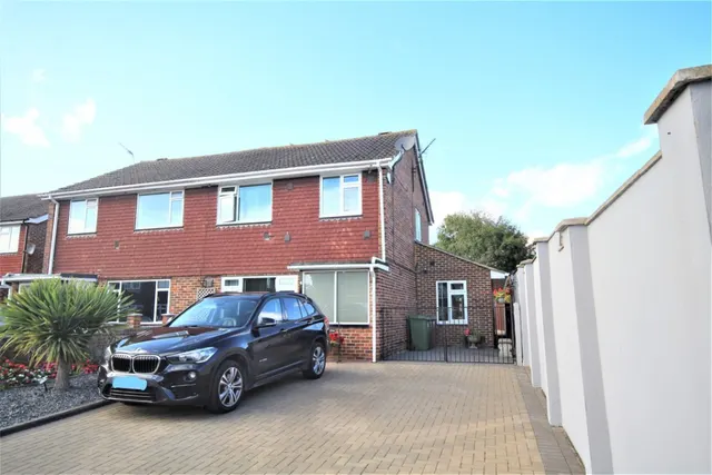 Hithermoor Road, Staines-upon-Thames, photo 1