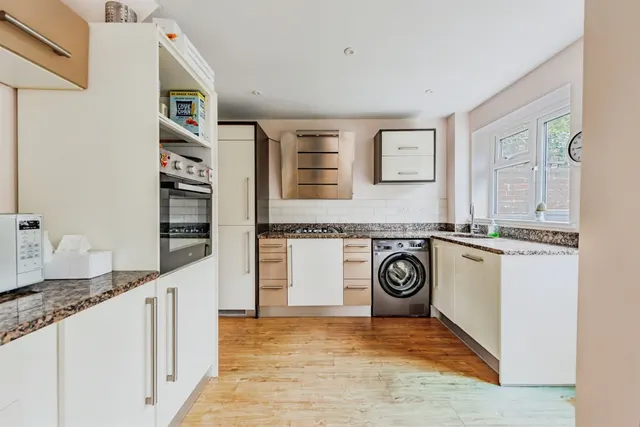 Maiden Lane, Crawley, RH11, photo 3