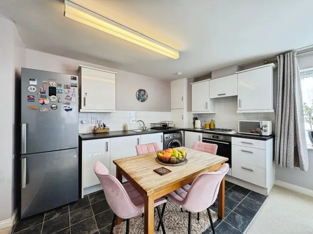 King George Crescent, Wembley, HA0, photo 2
