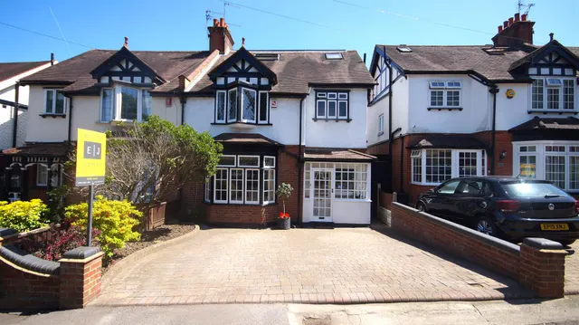 Monkhams Lane, Woodford Green, photo 1