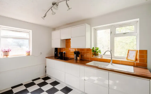 Walker Court, Mangotsfield, BS16, photo 2