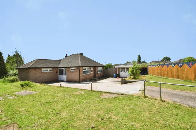 Uplands Road, Oadby, LE2, photo 1