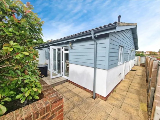Fort Warden Road, Totland Bay, PO39, photo 1