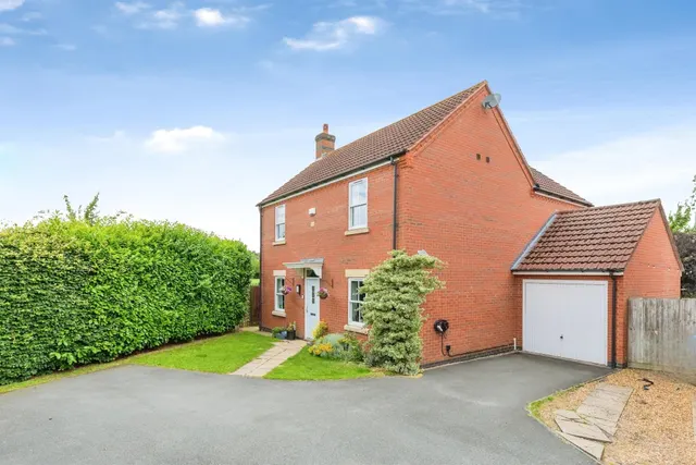 Crediton Close, Coventry, photo 1