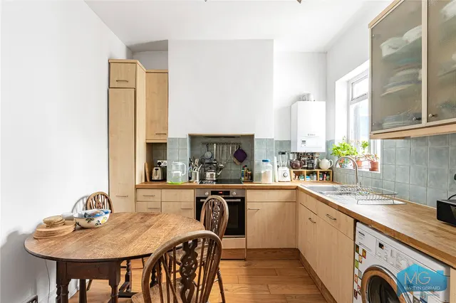 Brackenbury Road, London, N2, photo 3