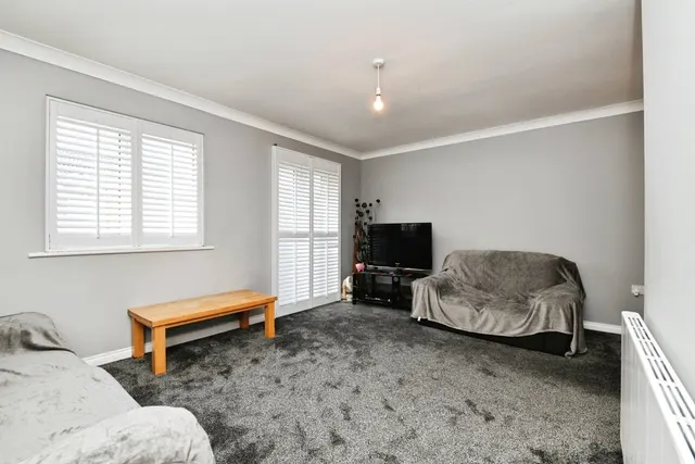 Photo 3 — Czarina Rise, Basildon, Essex, SS15