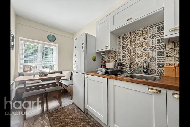 Second Avenue, Frinton-On-Sea, CO13, photo 3