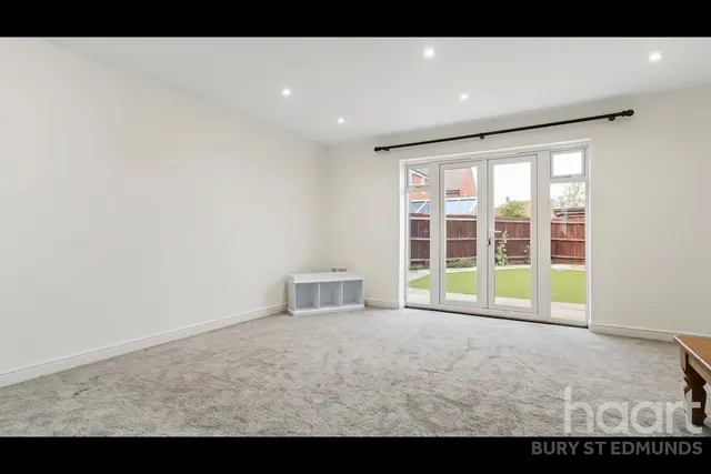 Turnstone Drive, Bury St Edmunds, IP32, photo 3