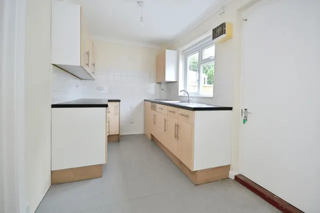 Photo 2 — Warburton Road, Whitton, Twickenham, TW2