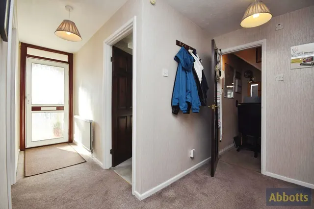 Photo 3 — Thames Close, Rayleigh, Essex, SS6