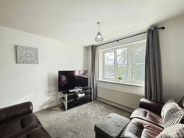 Napier Road, Crowthorne, RG45, photo 3