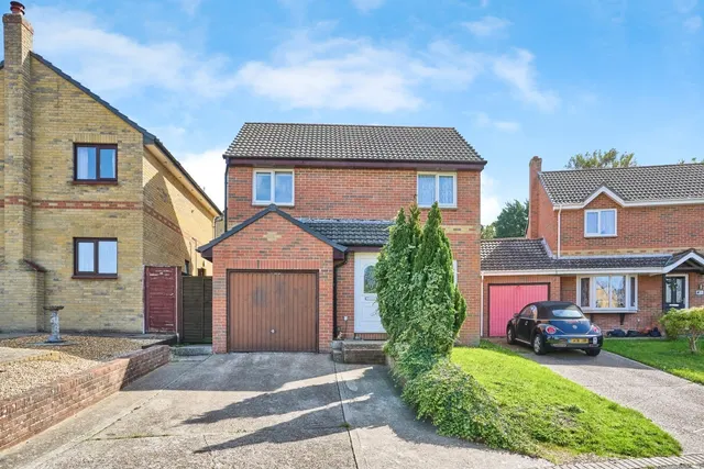 Sylvan Avenue, East Cowes, PO32, photo 2