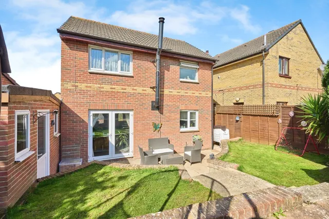 Sylvan Avenue, East Cowes, PO32, photo 1