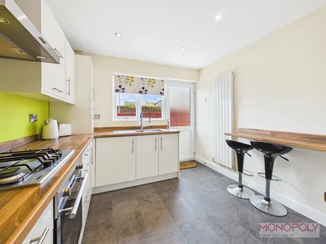 Taunton Way, Llwyn Onn Park, LL13, photo 2