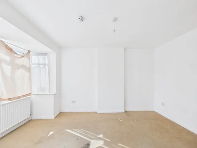 Ashford Crescent, Ashford, TW15, photo 3