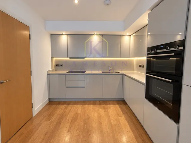 Lismore Boulevard, London, NW9, photo 3