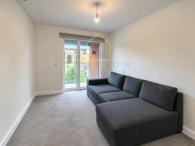 Lismore Boulevard, London, NW9, photo 2