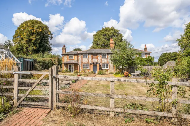 The Old Post Office, Tunworth, Basingstoke, RG25 2NB, photo 1