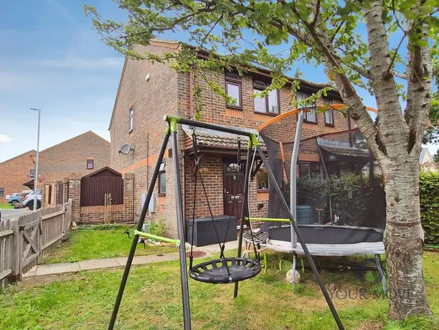 Ashley Gardens, Amberstone, BN27, photo 1