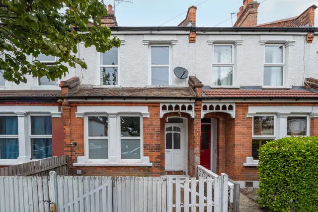 27 Tylecroft Road, London, photo 1
