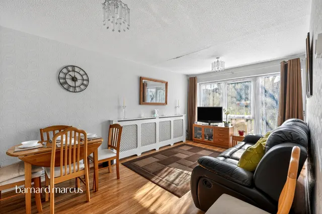 St. Albans Road, Cheam, SM1, photo 2