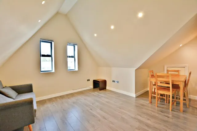 Peach Street, Wokingham, RG40, photo 1