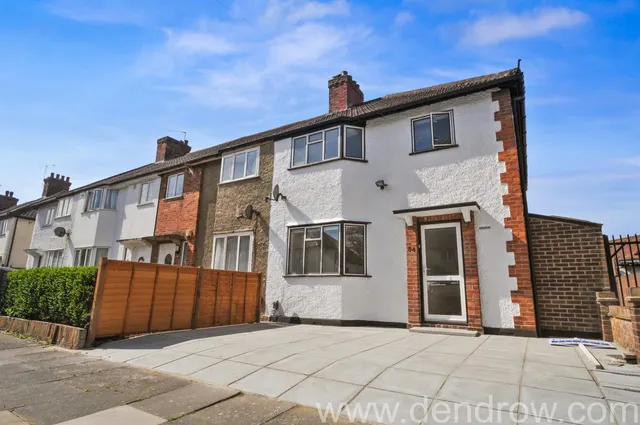 Highfield Road, London, W3 0AH, photo 1