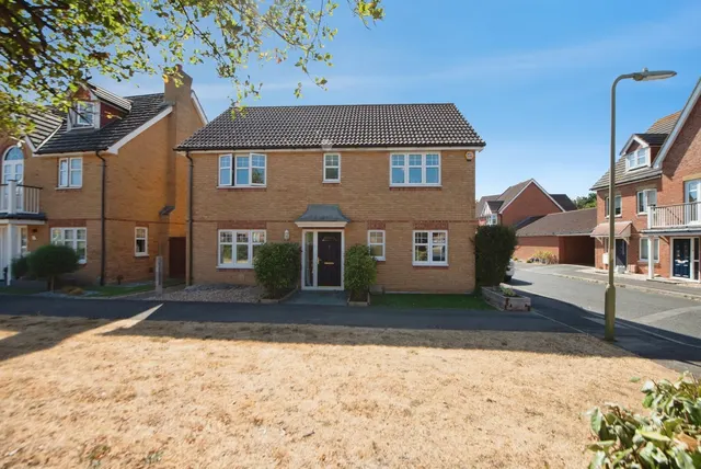 Seafire Road, Lee-On-The-Solent, PO13, photo 1