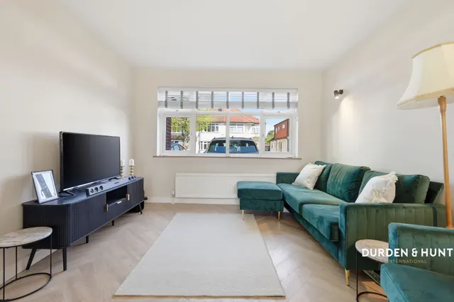 Benhurst Avenue, Hornchurch, RM12, photo 3