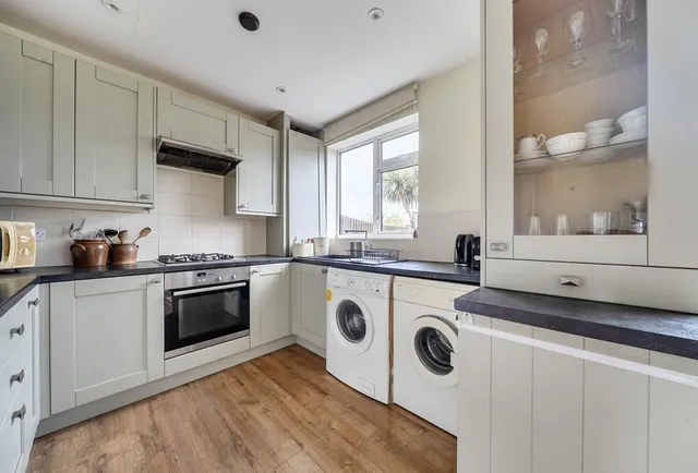 Templecombe Way, Morden, SM4, photo 2