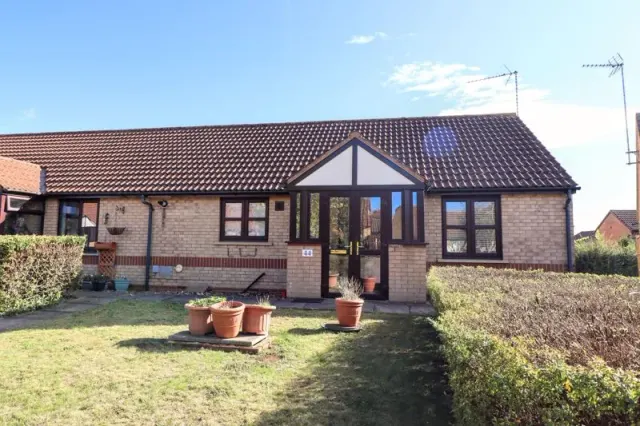 Epsom Grove, Bletchley, Milton Keynes, Buckinghamshire, MK3 5NR, photo 1