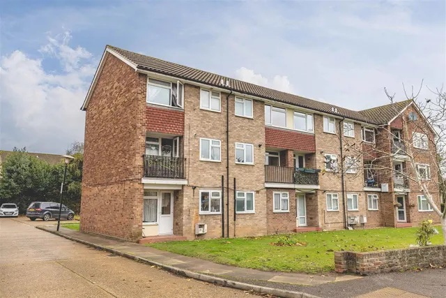 Montpellier Court, St. Leonards Road, Windsor, Berkshire, SL4 3DQ, photo 1