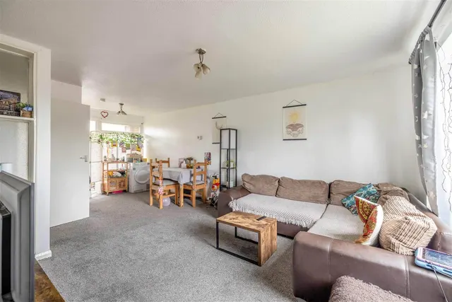 Photo 3 — Montpellier Court, St. Leonards Road, Windsor, Berkshire, SL4 3DQ