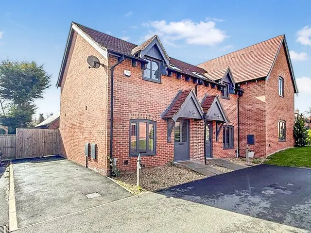 Artillery Road, Park Hall, photo 1