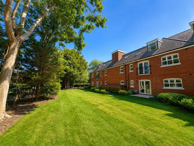 2 bedroom flat, Evreham Road, Iver, SL0