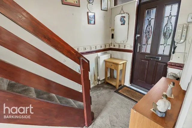 Haldon Close, Chigwell, IG7, photo 2