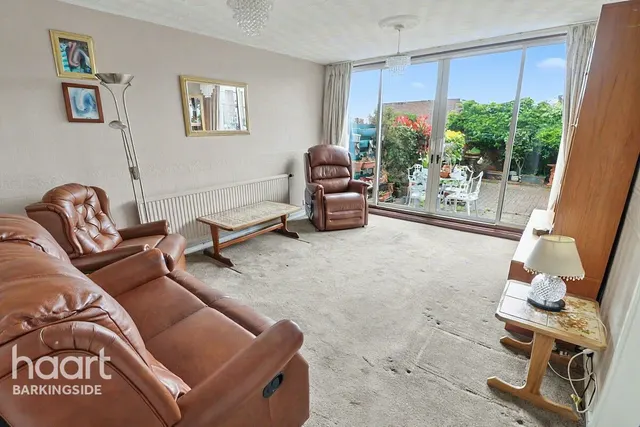 Haldon Close, Chigwell, IG7, photo 3