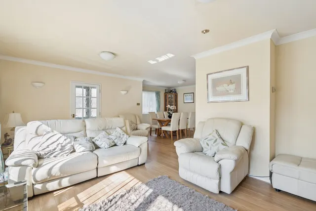 Curzon Place, Pinner, HA5, photo 2