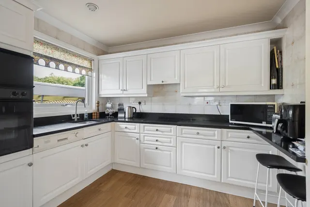Curzon Place, Pinner, HA5, photo 3