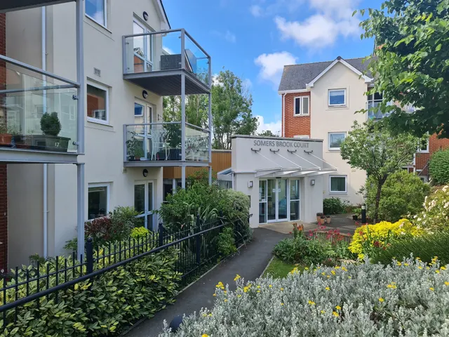 Somers Brook Court, Retirement Apartment, PO30, photo 1