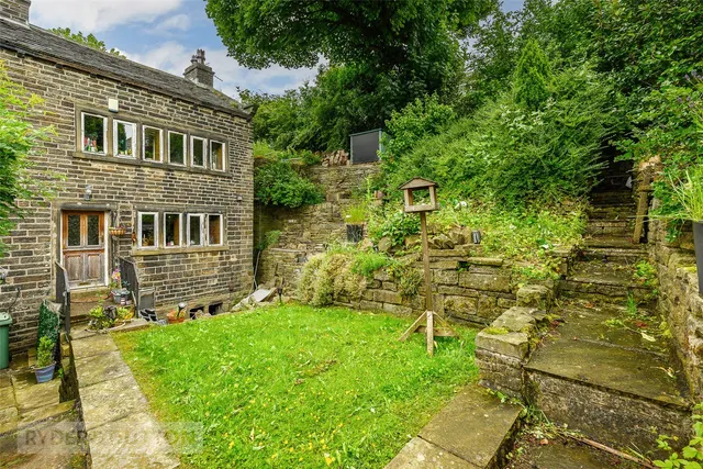 Lane Top, Linthwaite, HD7, photo 1