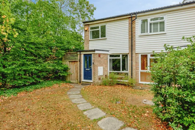 Silverstone Close, Redhill, photo 1