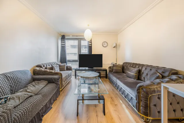 Photo 2 — 77 Trentham Court, Victoria Road, London