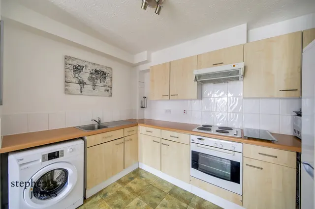 Photo 3 — Astra Apartments, 250 Globe Road, London, E2