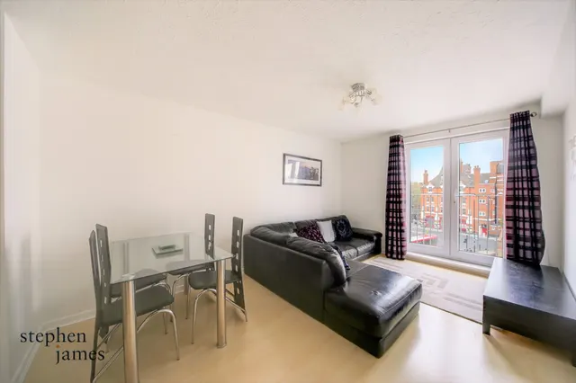 Photo 2 — Astra Apartments, 250 Globe Road, London, E2