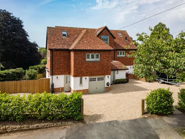 St. Johns Road, Hythe, Kent, CT21 4BE, photo 1